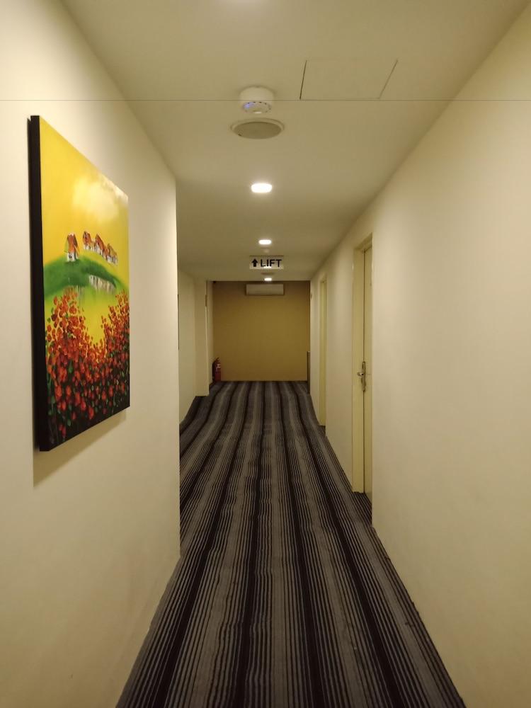Hotel Zamburger Taman Segar - Previously Home Inn Taman Segar Kuala Lumpur Esterno foto