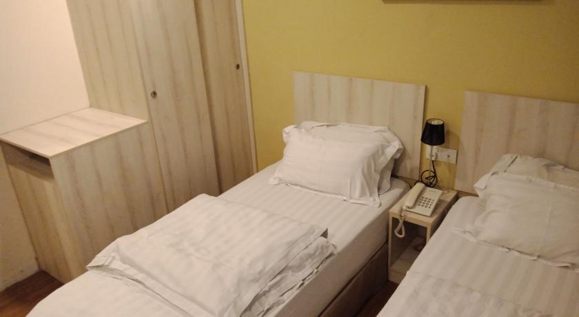 Hotel Zamburger Taman Segar - Previously Home Inn Taman Segar Kuala Lumpur Esterno foto